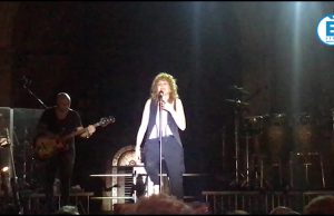 Fiorella Mannoia: la cantante romana incanta Piazza Loggia