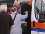 Walter Veltroni morso da un cane alla festa del PD a Botticino