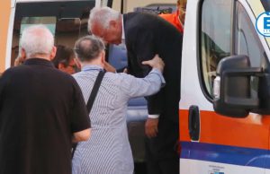 Walter Veltroni morso da un cane alla festa del PD a Botticino