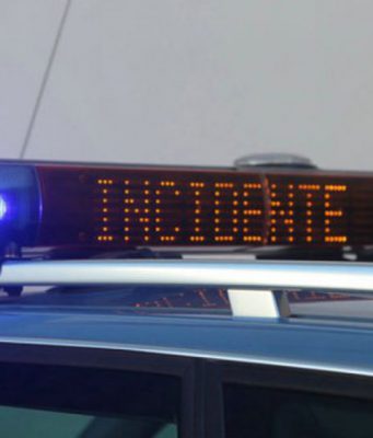 Schianto in A4 a Pontoglio. Smart finisce sul guardrail e carambola. Muore una 67enne