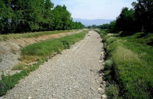 Fiume Mella in crisi: elevata siccità, paesaggi spettrali privi d’acqua