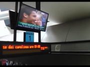 Violenza in metropolitana, feriti due agenti