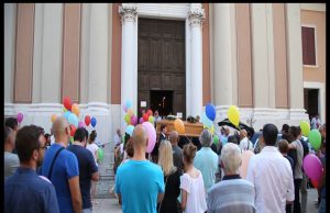 Borgosatollo: palloncini colorati per l’ultimo saluto a Graziano Roversi