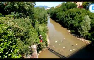 Precipita dal ponte del Mella in via Milano, 32enne salvato dai vigili del fuoco. Ecco il video dell’intervento