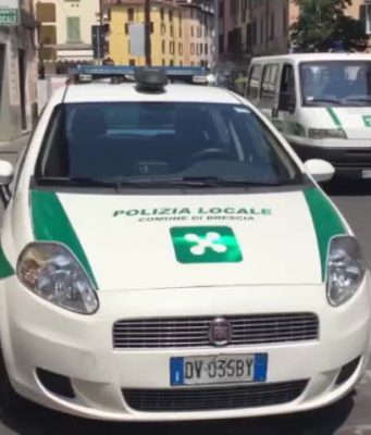 Pirata investe ciclista e scappa. La polizia ha il numero di targa