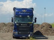 Scaricano rifiuti in discarica abusiva, denunciati due camionisti