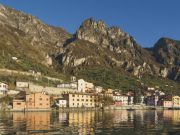 Si tuffano per salvare una ragazza: due giovani muoiono annegati