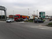 Si ribalta un’auto, 19enne grave in ospedale