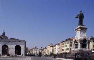 Antiterrorismo, Brescia “blinda” il centro storico