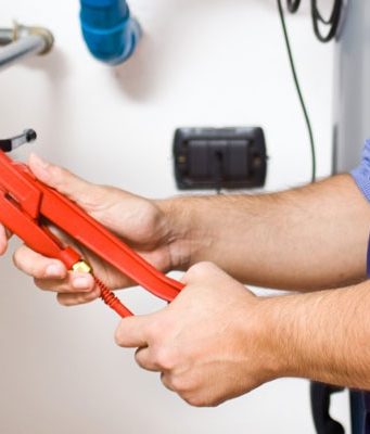 Riparano la caldaia e le sfilano mille euro in più