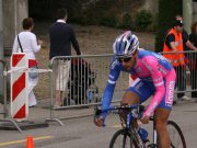 Insultati e travolti: ciclisti bresciani investiti sul Lago d’Iseo