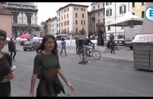 Raccolta differenziata al via in centro a Brescia, le opinioni dei residenti