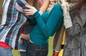 Rapina due ragazze minorenni, 19enne ai domiciliari