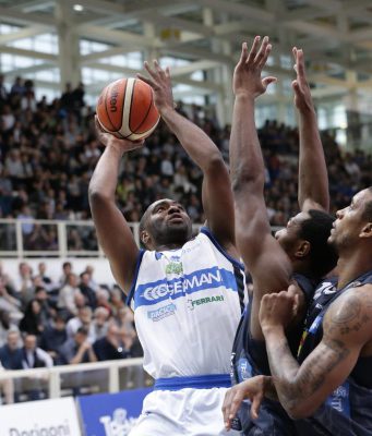Germani Basket Brescia prima in classifica dopo tre giornate: Trento ko