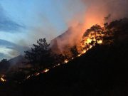 Fiamme in Val Trompia, spunta l’ombra del dolo