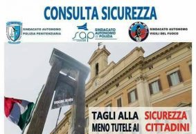 Sicurezza, la consulta dei sindacati polizia in piazza a Montecitorio
