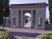 Gussago: cimitero devastato dai vandali. Lapidi rotte, statue rubate