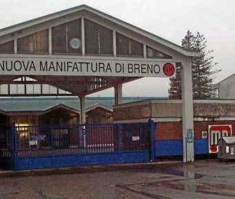 NK Manifattura: due operaie si incatenao ai cancelli dell’azienza