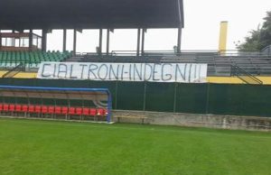 Brescia Calcio: striscione dei tifosi contro la squadra