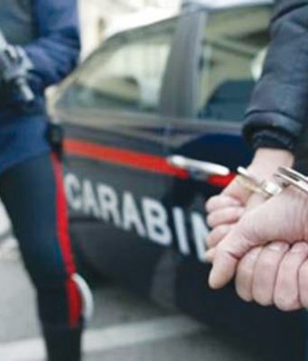 Aggredisce la ex moglie di notte: 34 enne arrestato dai Carabinieri