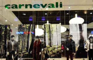 Carnevali al capolinea, oggi negozi chiusi