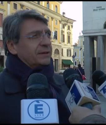 Fioriere antiterrorismo in Piazza Vittoria: il dono di Fonderia di Torbole