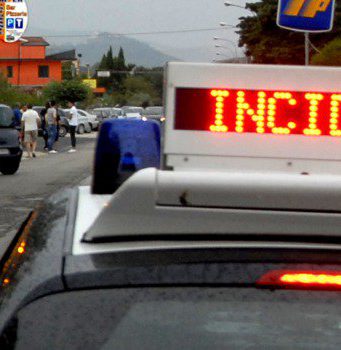 Salò, 20enne si ribalta con l’auto. Se la cava con lievi ferite