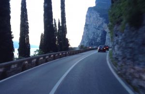 Crolli in galleria, chiusa strada Gardesana nel Bresciano