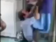 Lite con frasi razziste: licenziato capotreno aggredito da extracomunitario