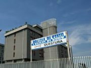 Si presenta in Questura per chiedere il permesso di soggiorno, ma viene arrestato per droga