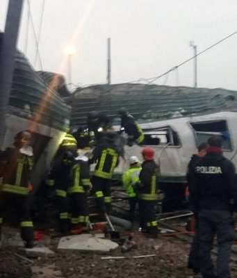Si aggrava il bilancio del deragliamento di Milano: tre morti