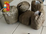 Chili di droga in auto: arrestato marocchino. 4 kg e 290 grammi di hashish