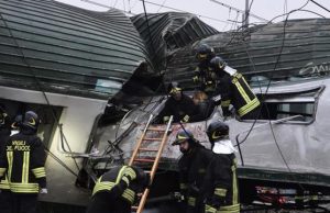 Deraglia treno a Pioltello: 2 morti, decine di feriti gravi