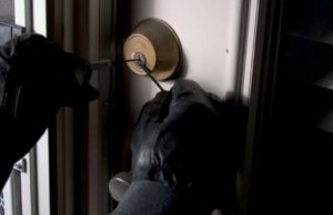 Ladri in casa a Rovato: svaligiata e messa a soqquadro una villetta