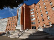 Non tollera domande e misurazione della temperatura, uomo aggredisce il personale del Civile