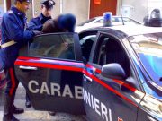 Mincaccia la cassiera di un supermercato e ruba l’incasso. Arrestato latitante arrestato a pordenone