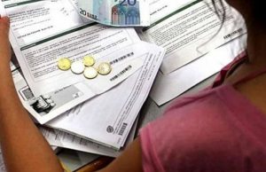 Fatture energia elettrica a ignaro lucano: donna denunciata