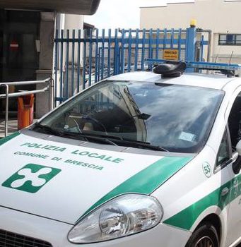 Abbandono di rifiuti pericolosi, denunciati due pakistani