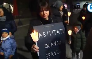 La Fiaccolata delle maestre, “ora stabilizzazione” a Brescia le maestre scendono in piazza