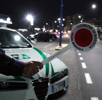 Abbandono di rifiuti pericolosi: due pakistani denunciati