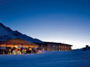 Polacco in escandescenza al Bar Ombrello al Tonale: zuffa da far west