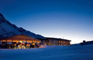 Polacco in escandescenza al Bar Ombrello al Tonale: zuffa da far west