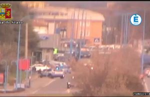 Il video della rapina e dell’inseguimento in via Vallecamonica