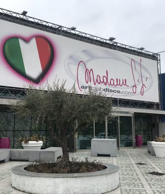 Incendio all’Art di Desenzano: 17 ricoverati, 52 intossicati. Nessuno grave.