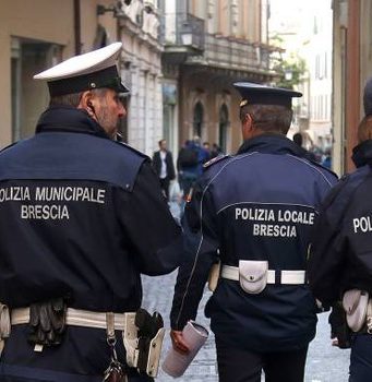 Brescia, Corso Martiri della Libertà: bloccato un 23enne con 13 grammi di hashish Arrestato spacciatore tunisino