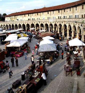 Orzinuovi, mercatino dell’antiquariato