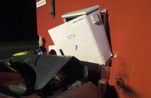 L’auto sfonda la centralina di A2A, case e strade restano al buio centralina abbattuta