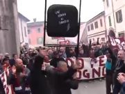 L’addio a Mondonico, i cori dei tifosi, e “quella sedia alzata”