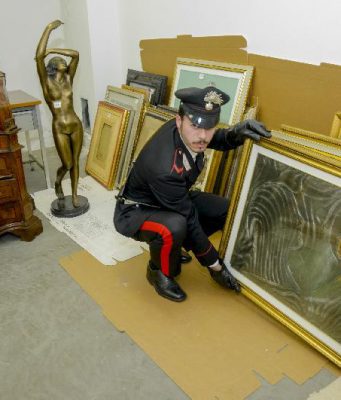 Maxi truffa di opere d’arte false: perquisizioni anche a Brescia