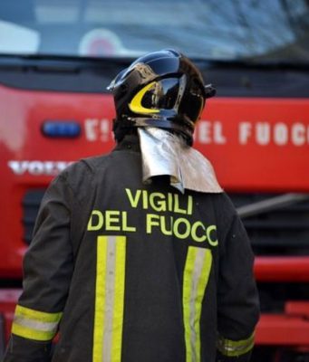 Auto fuori strada nel cuneese, morto il conducente e quattro giovani